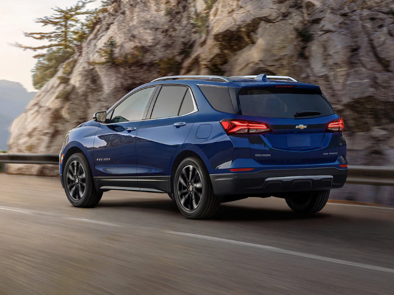 The 2022 Chevrolet Equinox has lots of storage space and amenities near Rittman OH
